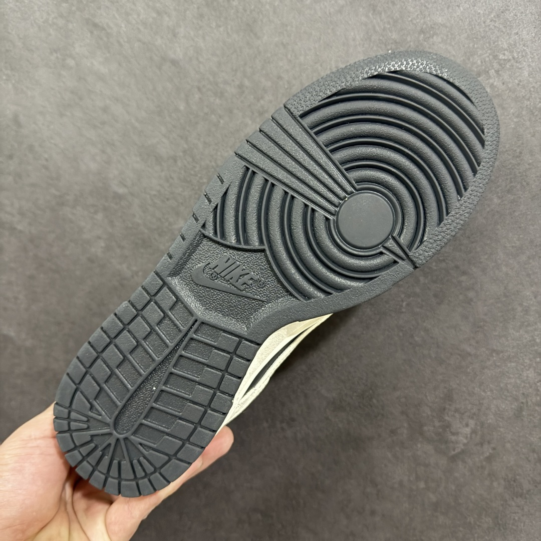 图片[9]-【定制版】Nike SB Dunk Low “巴黎世家联名——米白蓝双沟” 高端定制 低帮休闲板鞋 定制鞋盒 大厂纯原品质出货 超高清洁度 皮料切割干净无任何毛边 细节完美 货号：DD1988-007 尺码： 36 36.5 37.5 38 38.5 39 40 40.5 41 42 42.5 43 44 44.5 45-选品中心