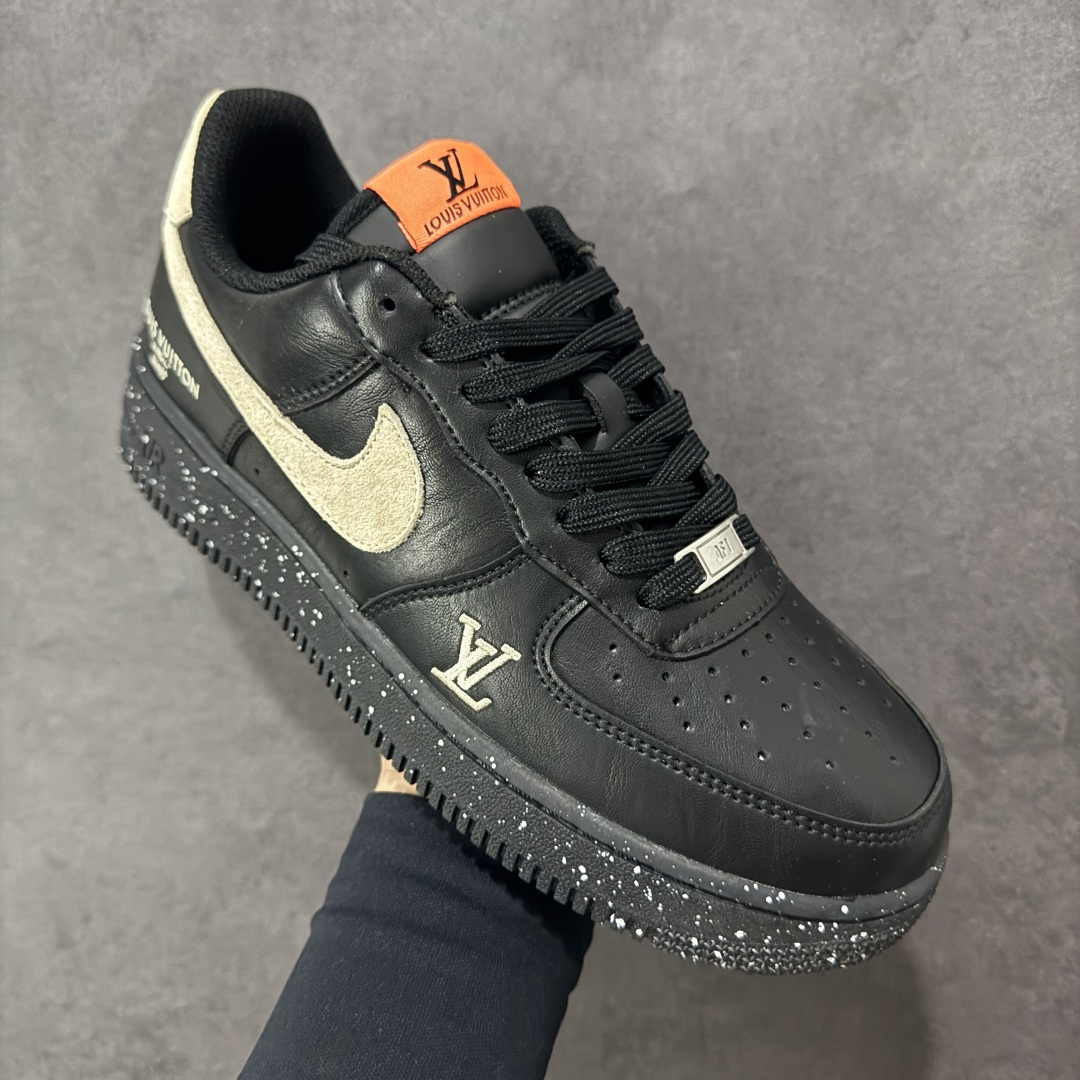 图片[3]-【定制版】NIke Air Force 1 \’07 Low “LV联名–墨黑星点” 空军一号低帮 运动鞋 休闲鞋 折边针车 工艺难度大 原楦头原纸板 高端定制鞋盒 原厂鞋底 超高清洁度 细节完美 货号：NH0601-586 尺码：36 36.5 37.5 38 38.5 39 40 40.5 41 42 42.5 43 44 44.5 45 编码：HXSB310320-选品中心