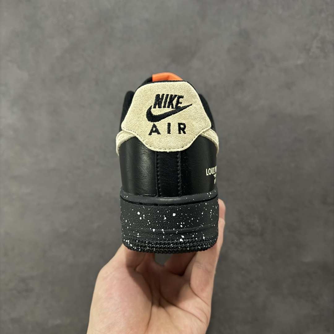 图片[4]-【定制版】NIke Air Force 1 \’07 Low “LV联名–墨黑星点” 空军一号低帮 运动鞋 休闲鞋 折边针车 工艺难度大 原楦头原纸板 高端定制鞋盒 原厂鞋底 超高清洁度 细节完美 货号：NH0601-586 尺码：36 36.5 37.5 38 38.5 39 40 40.5 41 42 42.5 43 44 44.5 45 编码：HXSB310320-选品中心