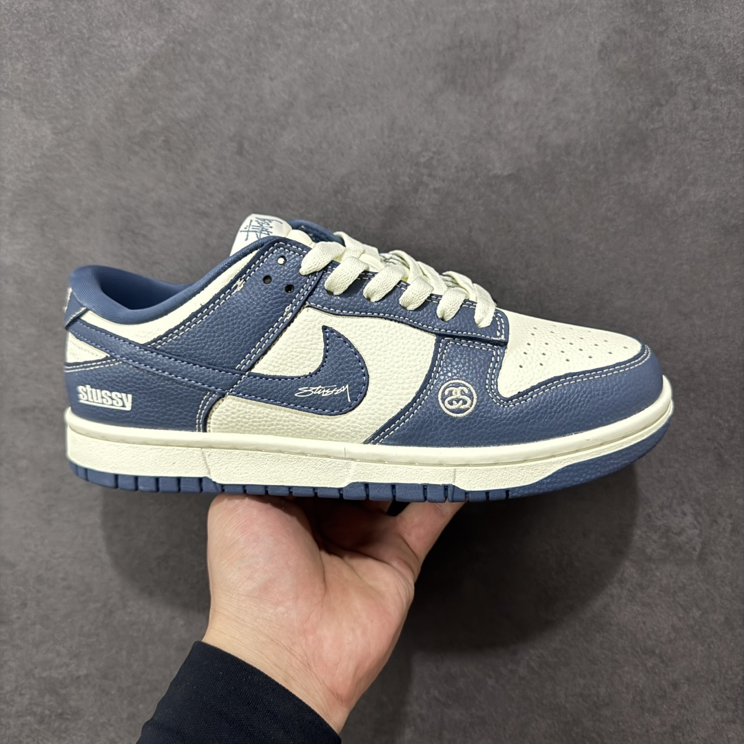 【定制版】Nike SB Dunk Low 斯图西“联名——卡其绿” 高端定制 低帮休闲板鞋 定制鞋盒 Ortholite鞋垫透气防臭 大厂纯原品质出货 超高清洁度 皮料切割干净无任何毛边 细节完美 货号：YF9511-920 尺码： 36 36.5 37.5 38 38.5 39 40 40.5 41 42 42.5 43 44 44.5 45-选品中心