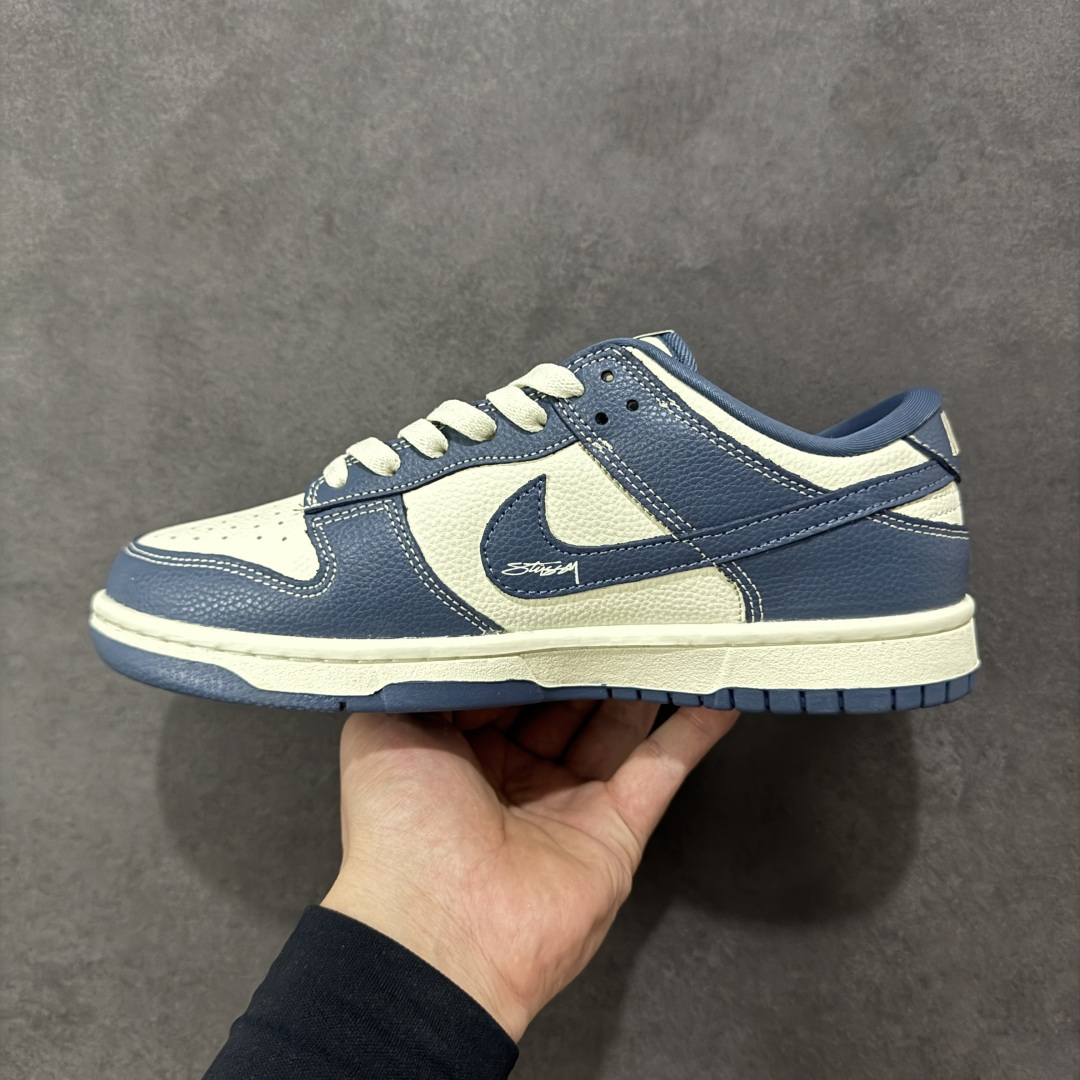 图片[2]-【定制版】Nike SB Dunk Low 斯图西“联名——卡其绿” 高端定制 低帮休闲板鞋 定制鞋盒 Ortholite鞋垫透气防臭 大厂纯原品质出货 超高清洁度 皮料切割干净无任何毛边 细节完美 货号：YF9511-920 尺码： 36 36.5 37.5 38 38.5 39 40 40.5 41 42 42.5 43 44 44.5 45-选品中心