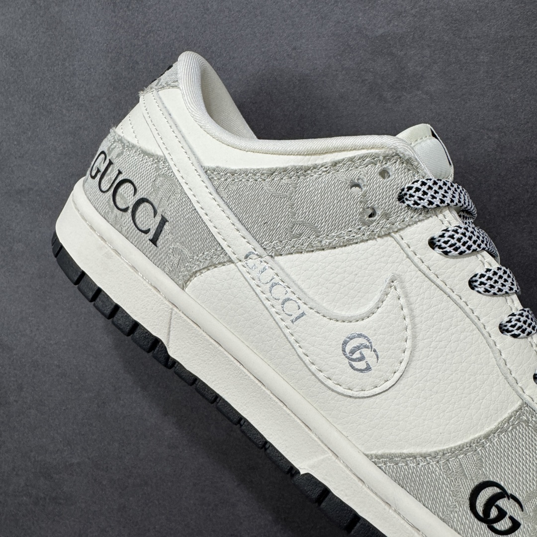 图片[6]-【定制版】Nike SB Dunk Low 古驰联名 米黑牛仔布 周年高端定制 低帮休闲板鞋 #定制鞋盒 大厂纯原品质出货 超高清洁度 皮料切割干净无任何毛边 细节完美 货号：JP1628-077 尺码：36 36.5 37.5 38 38.5 39 40 40.5 41 42 42.5 43 44 44.5 45-选品中心