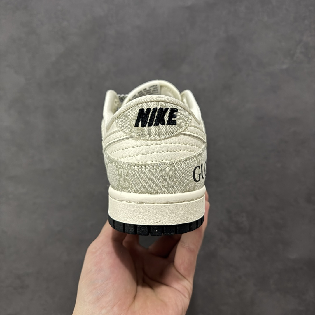 图片[4]-【定制版】Nike SB Dunk Low 古驰联名 米黑牛仔布 周年高端定制 低帮休闲板鞋 #定制鞋盒 大厂纯原品质出货 超高清洁度 皮料切割干净无任何毛边 细节完美 货号：JP1628-077 尺码：36 36.5 37.5 38 38.5 39 40 40.5 41 42 42.5 43 44 44.5 45-选品中心