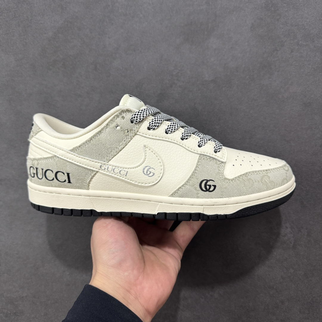 【定制版】Nike SB Dunk Low 古驰联名 米黑牛仔布 周年高端定制 低帮休闲板鞋 #定制鞋盒 大厂纯原品质出货 超高清洁度 皮料切割干净无任何毛边 细节完美 货号：JP1628-077 尺码：36 36.5 37.5 38 38.5 39 40 40.5 41 42 42.5 43 44 44.5 45-选品中心