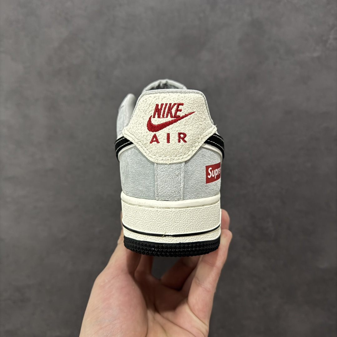 图片[4]-【定制版】解构主义遇上街头联名！Supreme x Nike AF1 Low SS1979-003 以灰黑绒面为基底，异形Swoosh融合Supreme标识，每一处线条都藏着潮流设计巧思 尺码：36-45 编码：HXSA310320-选品中心