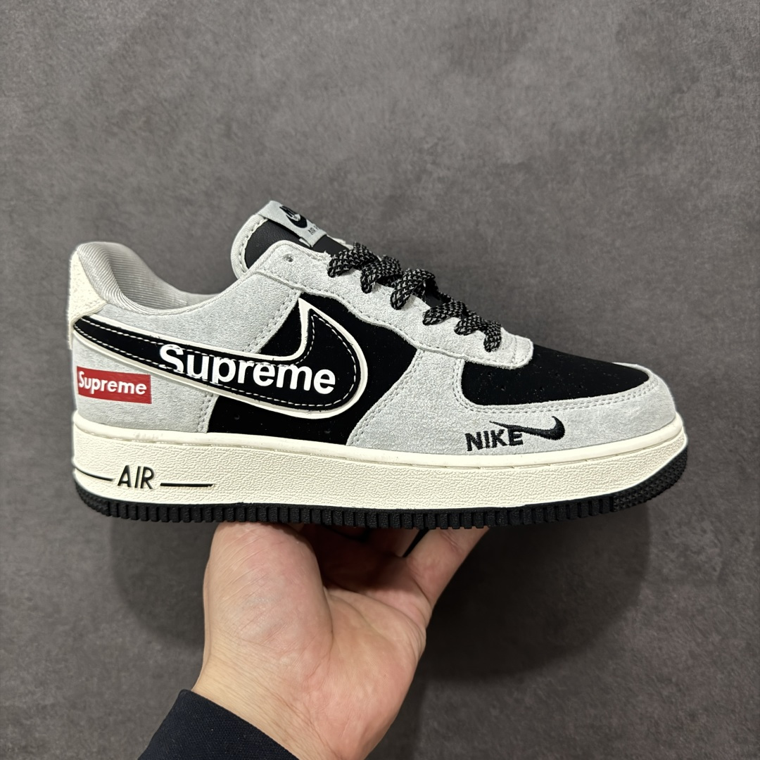 【定制版】解构主义遇上街头联名！Supreme x Nike AF1 Low SS1979-003 以灰黑绒面为基底，异形Swoosh融合Supreme标识，每一处线条都藏着潮流设计巧思 尺码：36-45 编码：HXSA310320-选品中心