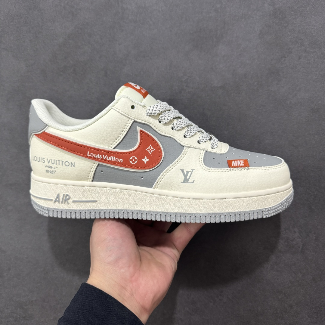 【定制版】Nike Air Force 1\'07 Low 联名 米灰红拼接 空军一号低帮休闲板鞋  #原楦头原纸板 原装鞋盒 定制五金配件 内置全掌气垫 原厂鞋底 货号：JP8028-070  尺码：36 36.5 37.5 38 38.5 39 40 40.5 41 42 42.5 43 44 44.5 45-选品中心