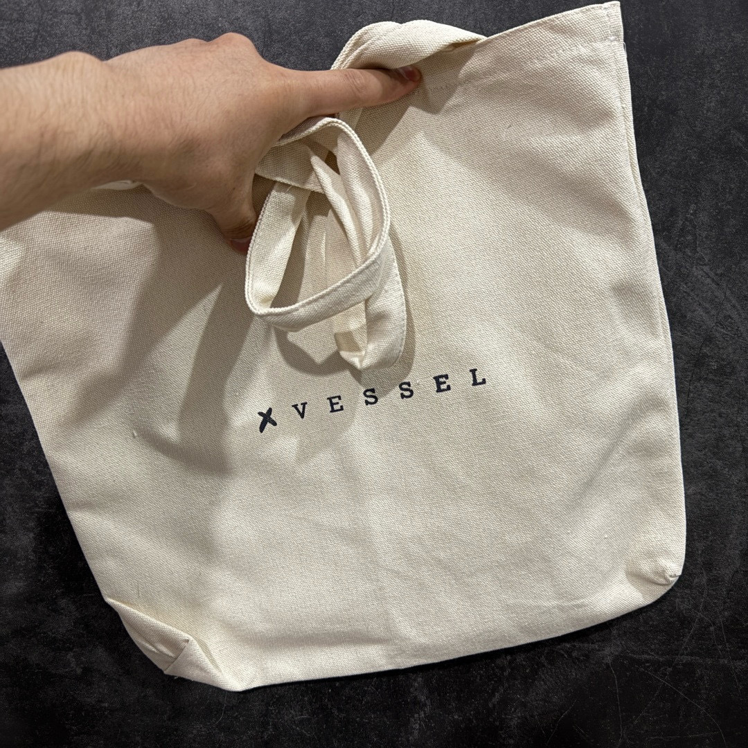 图片[10]-【莞顶礼盒版】xVESSEL × 吴建豪联名｜雪花酥Snowflake厚底增高板鞋】 ✨ #街头新宠 #甜酷有型 吴建豪亲自操刀设计，用「雪花酥」灵感颠覆传统板鞋基因！ 5cm隐形厚底暗藏心机，显高显腿长✔️ 软弹中底+防滑齿纹，暴走8小时不累脚👟 🎨 𝗖𝗢𝗖𝗛𝗼𝗜𝗰𝗲𝗿 三色狙击审美𝗧𝗼𝘁𝗽𝗼𝗶𝗻𝘁： ▫️「牛乳白」：软糯奶霜包裹鞋身，温柔狙击少女心 ▫️「奥利奥」：经典黑白漩涡纹，永不过时的𝗢𝘂𝘁𝗳𝗶𝘁𝗖位神器 ▫️「黑松露」：哑光麂皮𝗑金属细节，暗黑系𝗚𝗶𝗿𝗹𝗹𝗮𝘇必备𝗚𝗔𝗢级单品 🌟𝗗𝗲𝘀𝗶𝗴𝗻 𝗛𝗶𝗴𝗵𝗹𝗶𝗴𝗵𝘁： ✅解构式绑带𝗑异形后跟，每一步都踩在𝗧𝗼𝘁𝗽𝗼𝗶𝗻𝘁 ✅可拆卸雪花图腾配件，解锁𝟭𝟬𝟬𝟬+种穿搭姿势 ✅3M反光条暗藏𝗦𝗡𝗘𝗔𝗞𝗘𝗥𝗛𝗘𝗔𝗗彩蛋，夜行自带𝗙𝗼𝗰𝘂𝘀光效 尺码：35-45-选品中心