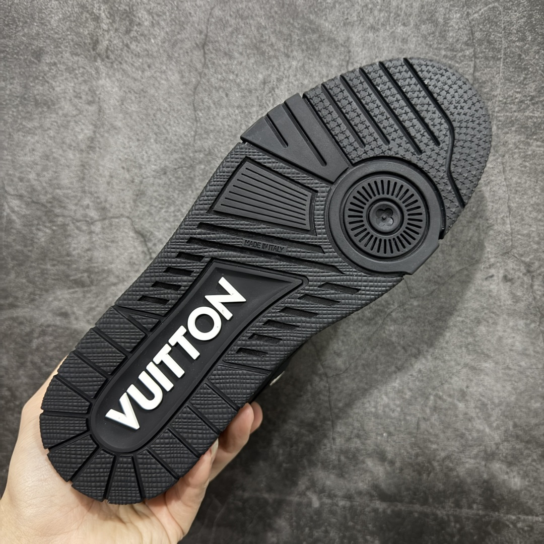 图片[9]-【天花板/Goat版】 市场最强版 没有之一的存在💪🏻 Louis Vuitton LV Trainer 系列全新版上架 手里有正品的可以对比下🆚懂货的看细节‼️ 此版品质是市场从未达到的新高度！ 整体版型 皮料 牛仔布的色差 压花纹路清晰度 后跟版型等等 都可以自行对比[机智]吊打市场所有货，怒甩十条街的那种，直接来正品对比图🆚，欢迎拿市场各大工厂的货来对比！ 尺码：35-45码-选品中心