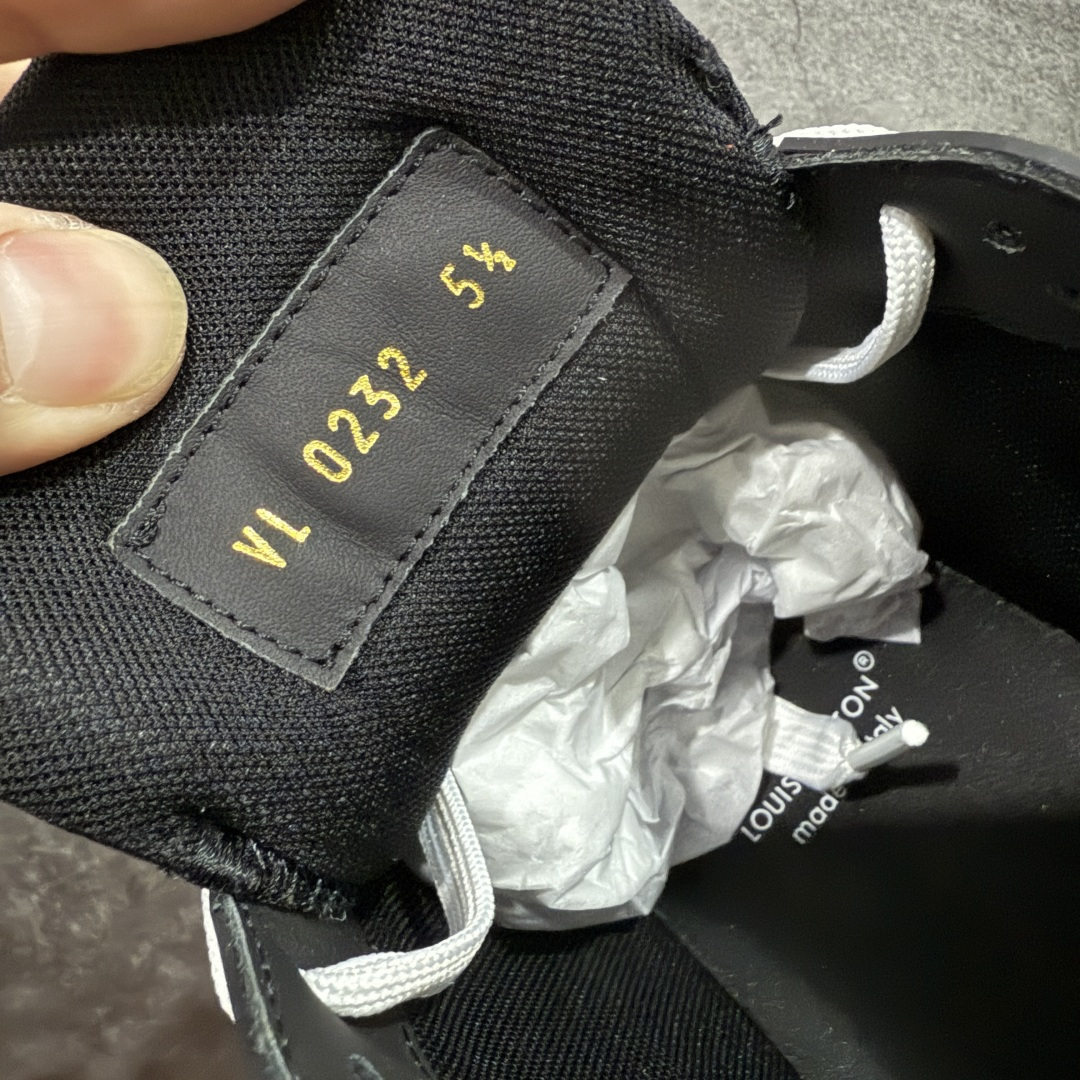 图片[7]-【天花板/Goat版】 市场最强版 没有之一的存在💪🏻 Louis Vuitton LV Trainer 系列全新版上架 手里有正品的可以对比下🆚懂货的看细节‼️ 此版品质是市场从未达到的新高度！ 整体版型 皮料 牛仔布的色差 压花纹路清晰度 后跟版型等等 都可以自行对比[机智]吊打市场所有货，怒甩十条街的那种，直接来正品对比图🆚，欢迎拿市场各大工厂的货来对比！ 尺码：35-45码-选品中心