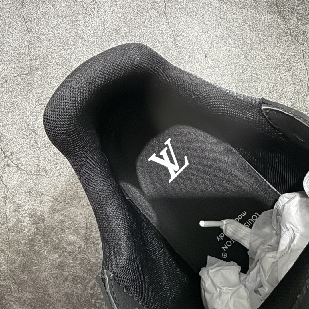 图片[8]-【天花板/Goat版】 市场最强版 没有之一的存在💪🏻 Louis Vuitton LV Trainer 系列全新版上架 手里有正品的可以对比下🆚懂货的看细节‼️ 此版品质是市场从未达到的新高度！ 整体版型 皮料 牛仔布的色差 压花纹路清晰度 后跟版型等等 都可以自行对比[机智]吊打市场所有货，怒甩十条街的那种，直接来正品对比图🆚，欢迎拿市场各大工厂的货来对比！ 尺码：35-45码-选品中心