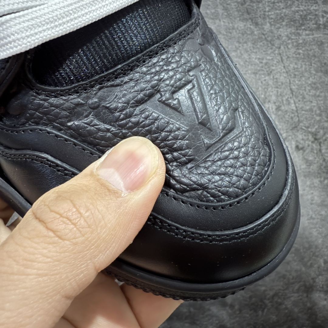图片[5]-【天花板/Goat版】 市场最强版 没有之一的存在💪🏻 Louis Vuitton LV Trainer 系列全新版上架 手里有正品的可以对比下🆚懂货的看细节‼️ 此版品质是市场从未达到的新高度！ 整体版型 皮料 牛仔布的色差 压花纹路清晰度 后跟版型等等 都可以自行对比[机智]吊打市场所有货，怒甩十条街的那种，直接来正品对比图🆚，欢迎拿市场各大工厂的货来对比！ 尺码：35-45码-选品中心