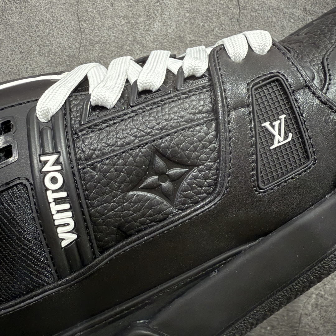 图片[4]-【天花板/Goat版】 市场最强版 没有之一的存在💪🏻 Louis Vuitton LV Trainer 系列全新版上架 手里有正品的可以对比下🆚懂货的看细节‼️ 此版品质是市场从未达到的新高度！ 整体版型 皮料 牛仔布的色差 压花纹路清晰度 后跟版型等等 都可以自行对比[机智]吊打市场所有货，怒甩十条街的那种，直接来正品对比图🆚，欢迎拿市场各大工厂的货来对比！ 尺码：35-45码-选品中心