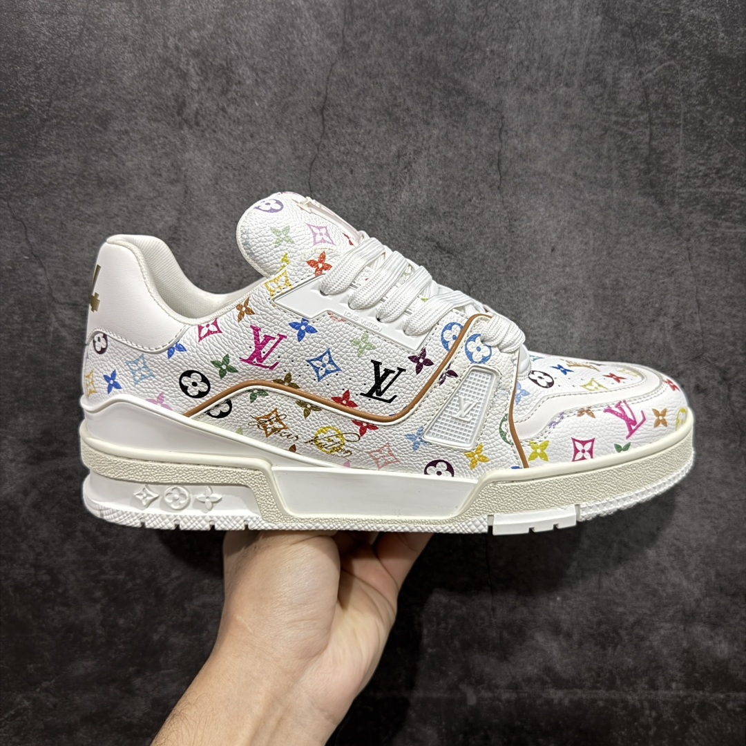 【天花板/Goat版】 市场最强版 没有之一的存在💪🏻 Louis Vuitton LV Trainer 系列全新版上架 手里有正品的可以对比下🆚懂货的看细节‼️ 此版品质是市场从未达到的新高度！ 整体版型 皮料 牛仔布的色差 压花纹路清晰度 后跟版型等等 都可以自行对比[机智]吊打市场所有货，怒甩十条街的那种，直接来正品对比图🆚，欢迎拿市场各大工厂的货来对比！ 尺码：35-45码-选品中心