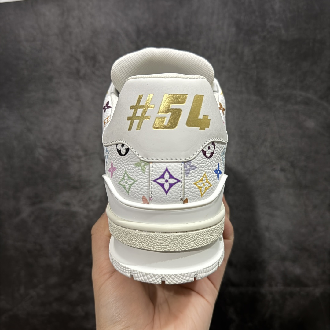 图片[4]-【天花板/Goat版】 市场最强版 没有之一的存在💪🏻 Louis Vuitton LV Trainer 系列全新版上架 手里有正品的可以对比下🆚懂货的看细节‼️ 此版品质是市场从未达到的新高度！ 整体版型 皮料 牛仔布的色差 压花纹路清晰度 后跟版型等等 都可以自行对比[机智]吊打市场所有货，怒甩十条街的那种，直接来正品对比图🆚，欢迎拿市场各大工厂的货来对比！ 尺码：35-45码-选品中心