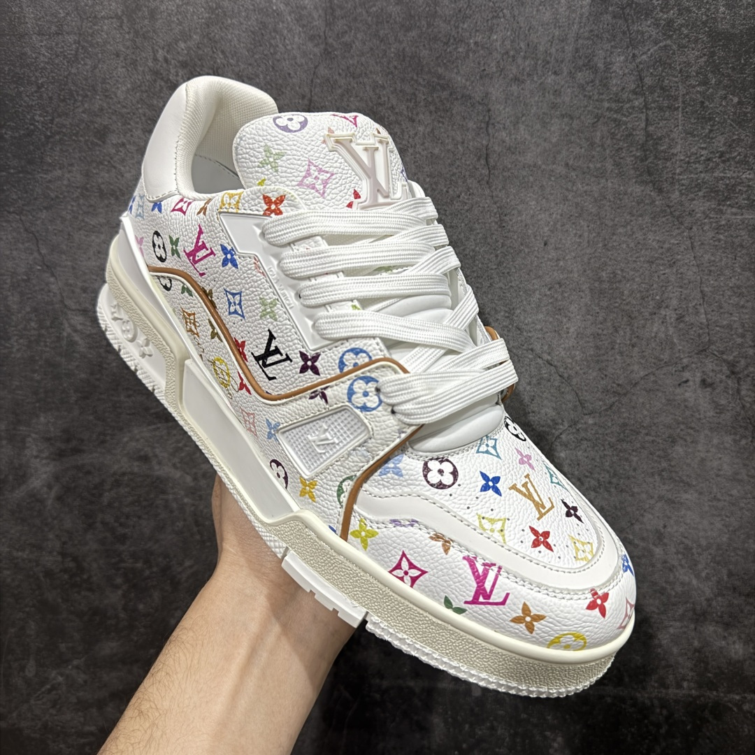 图片[3]-【天花板/Goat版】 市场最强版 没有之一的存在💪🏻 Louis Vuitton LV Trainer 系列全新版上架 手里有正品的可以对比下🆚懂货的看细节‼️ 此版品质是市场从未达到的新高度！ 整体版型 皮料 牛仔布的色差 压花纹路清晰度 后跟版型等等 都可以自行对比[机智]吊打市场所有货，怒甩十条街的那种，直接来正品对比图🆚，欢迎拿市场各大工厂的货来对比！ 尺码：35-45码-选品中心