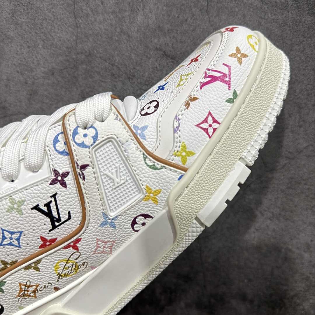 图片[6]-【天花板/Goat版】 市场最强版 没有之一的存在💪🏻 Louis Vuitton LV Trainer 系列全新版上架 手里有正品的可以对比下🆚懂货的看细节‼️ 此版品质是市场从未达到的新高度！ 整体版型 皮料 牛仔布的色差 压花纹路清晰度 后跟版型等等 都可以自行对比[机智]吊打市场所有货，怒甩十条街的那种，直接来正品对比图🆚，欢迎拿市场各大工厂的货来对比！ 尺码：35-45码-选品中心