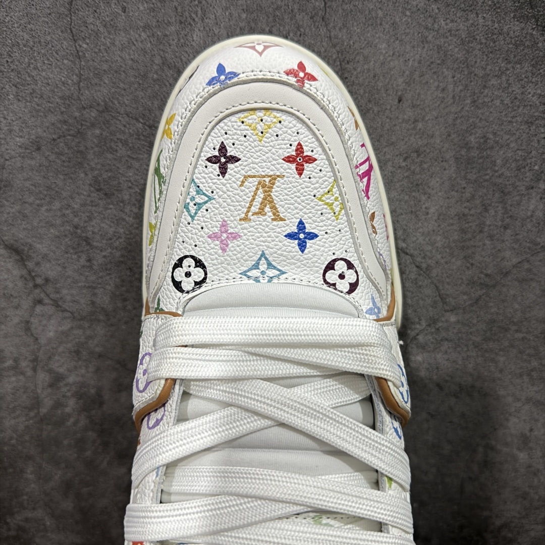 图片[5]-【天花板/Goat版】 市场最强版 没有之一的存在💪🏻 Louis Vuitton LV Trainer 系列全新版上架 手里有正品的可以对比下🆚懂货的看细节‼️ 此版品质是市场从未达到的新高度！ 整体版型 皮料 牛仔布的色差 压花纹路清晰度 后跟版型等等 都可以自行对比[机智]吊打市场所有货，怒甩十条街的那种，直接来正品对比图🆚，欢迎拿市场各大工厂的货来对比！ 尺码：35-45码-选品中心