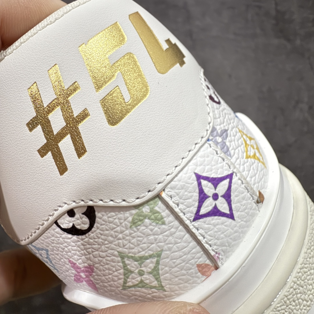 图片[2]-【天花板/Goat版】 市场最强版 没有之一的存在💪🏻 Louis Vuitton LV Trainer 系列全新版上架 手里有正品的可以对比下🆚懂货的看细节‼️ 此版品质是市场从未达到的新高度！ 整体版型 皮料 牛仔布的色差 压花纹路清晰度 后跟版型等等 都可以自行对比[机智]吊打市场所有货，怒甩十条街的那种，直接来正品对比图🆚，欢迎拿市场各大工厂的货来对比！ 尺码：35-45码-选品中心