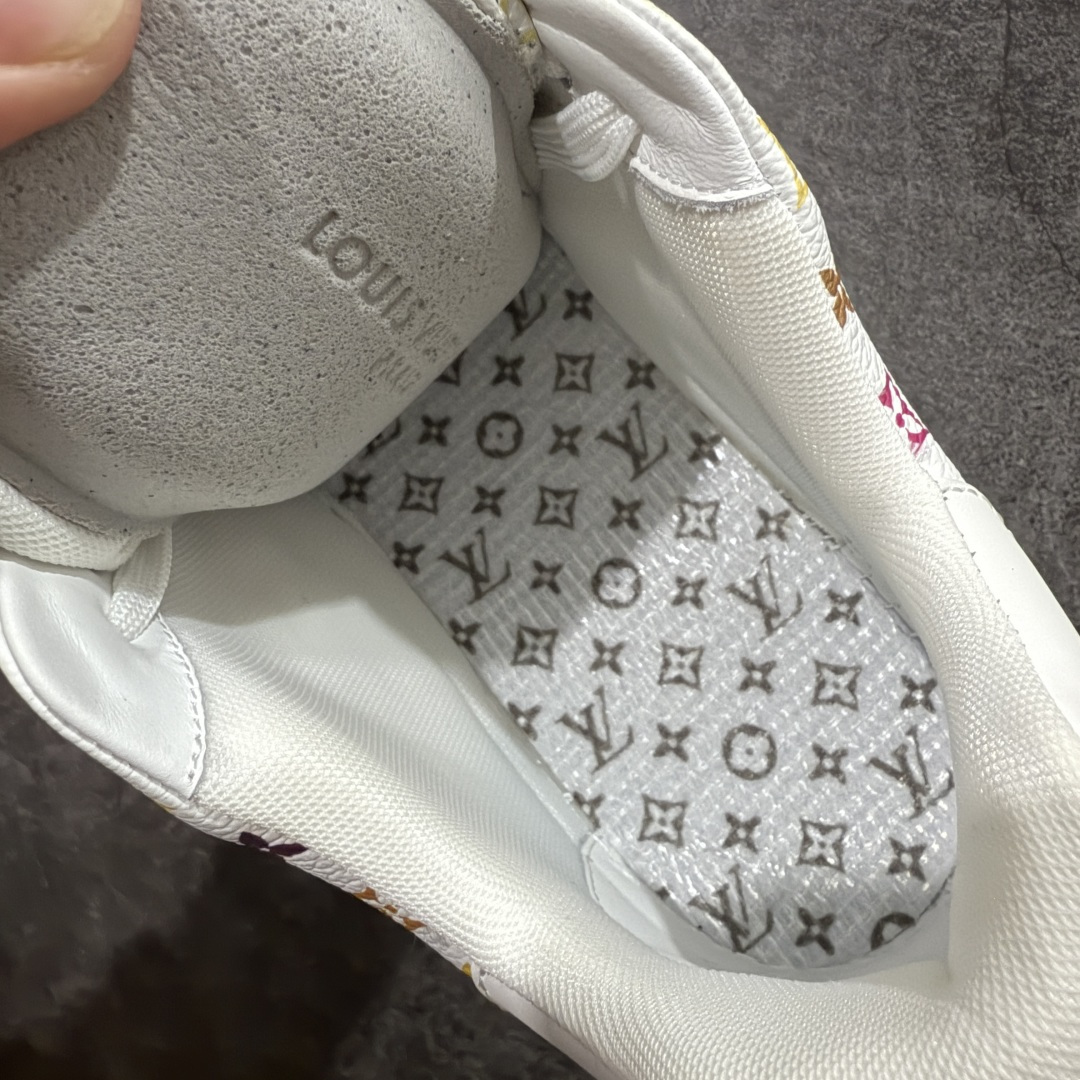 图片[9]-【天花板/Goat版】 市场最强版 没有之一的存在💪🏻 Louis Vuitton LV Trainer 系列全新版上架 手里有正品的可以对比下🆚懂货的看细节‼️ 此版品质是市场从未达到的新高度！ 整体版型 皮料 牛仔布的色差 压花纹路清晰度 后跟版型等等 都可以自行对比[机智]吊打市场所有货，怒甩十条街的那种，直接来正品对比图🆚，欢迎拿市场各大工厂的货来对比！ 尺码：35-45码-选品中心