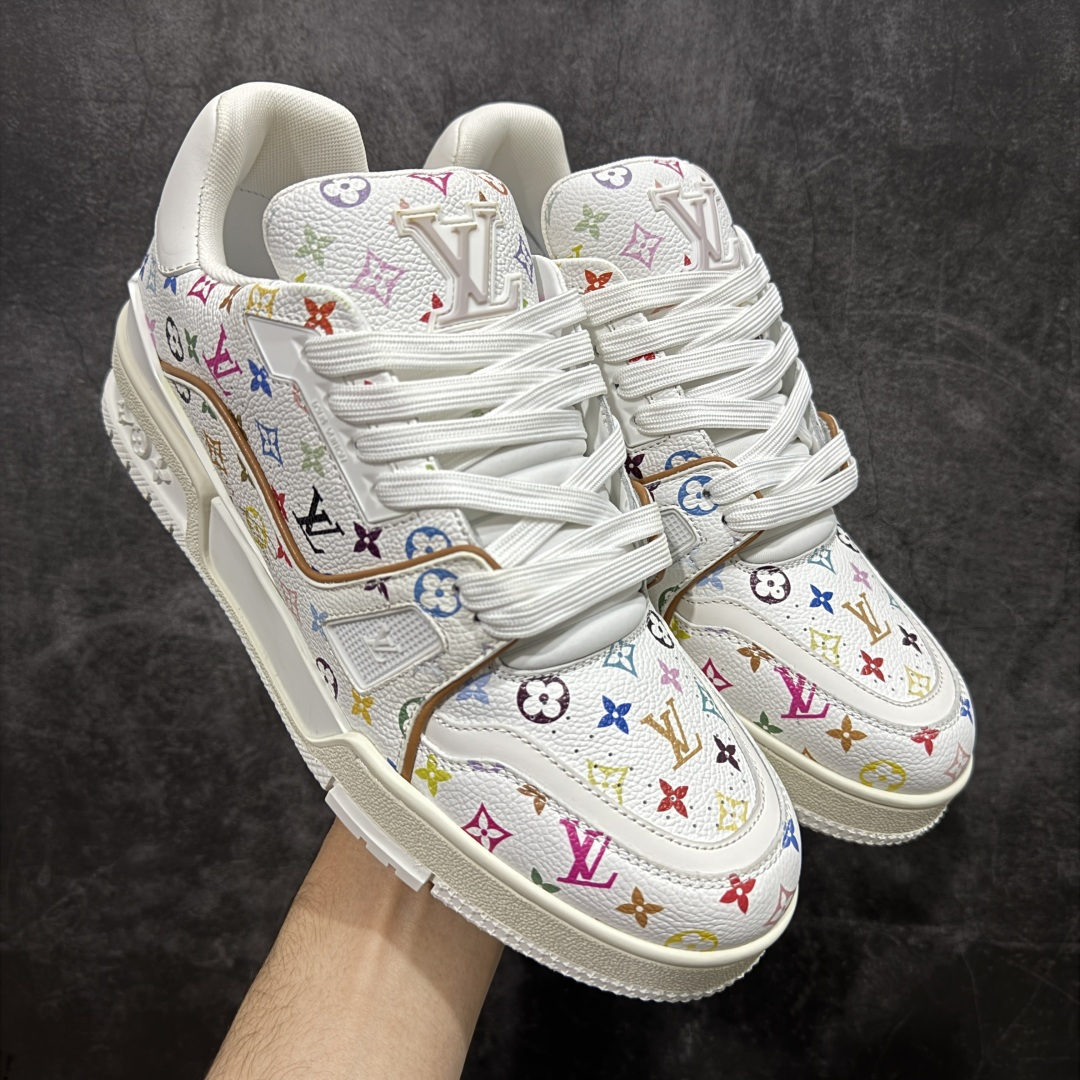 【天花板/Goat版】 市场最强版 没有之一的存在💪🏻 Louis Vuitton LV Trainer 系列全新版上架 手里有正品的可以对比下🆚懂货的看细节‼️ 此版品质是市场从未达到的新高度！ 整体版型 皮料 牛仔布的色差 压花纹路清晰度 后跟版型等等 都可以自行对比[机智]吊打市场所有货，怒甩十条街的那种，直接来正品对比图🆚，欢迎拿市场各大工厂的货来对比！ 尺码：35-45码-选品中心