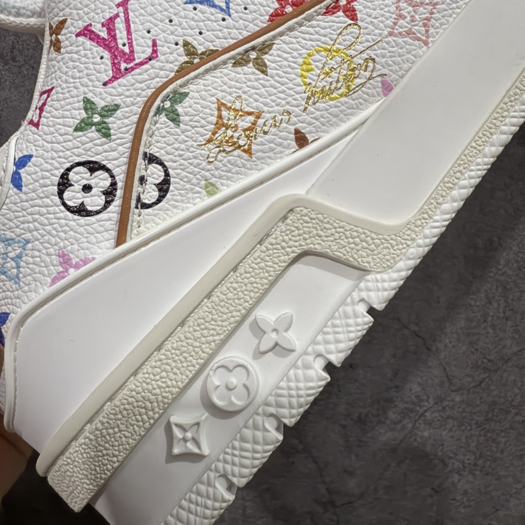 图片[3]-【天花板/Goat版】 市场最强版 没有之一的存在💪🏻 Louis Vuitton LV Trainer 系列全新版上架 手里有正品的可以对比下🆚懂货的看细节‼️ 此版品质是市场从未达到的新高度！ 整体版型 皮料 牛仔布的色差 压花纹路清晰度 后跟版型等等 都可以自行对比[机智]吊打市场所有货，怒甩十条街的那种，直接来正品对比图🆚，欢迎拿市场各大工厂的货来对比！ 尺码：35-45码-选品中心