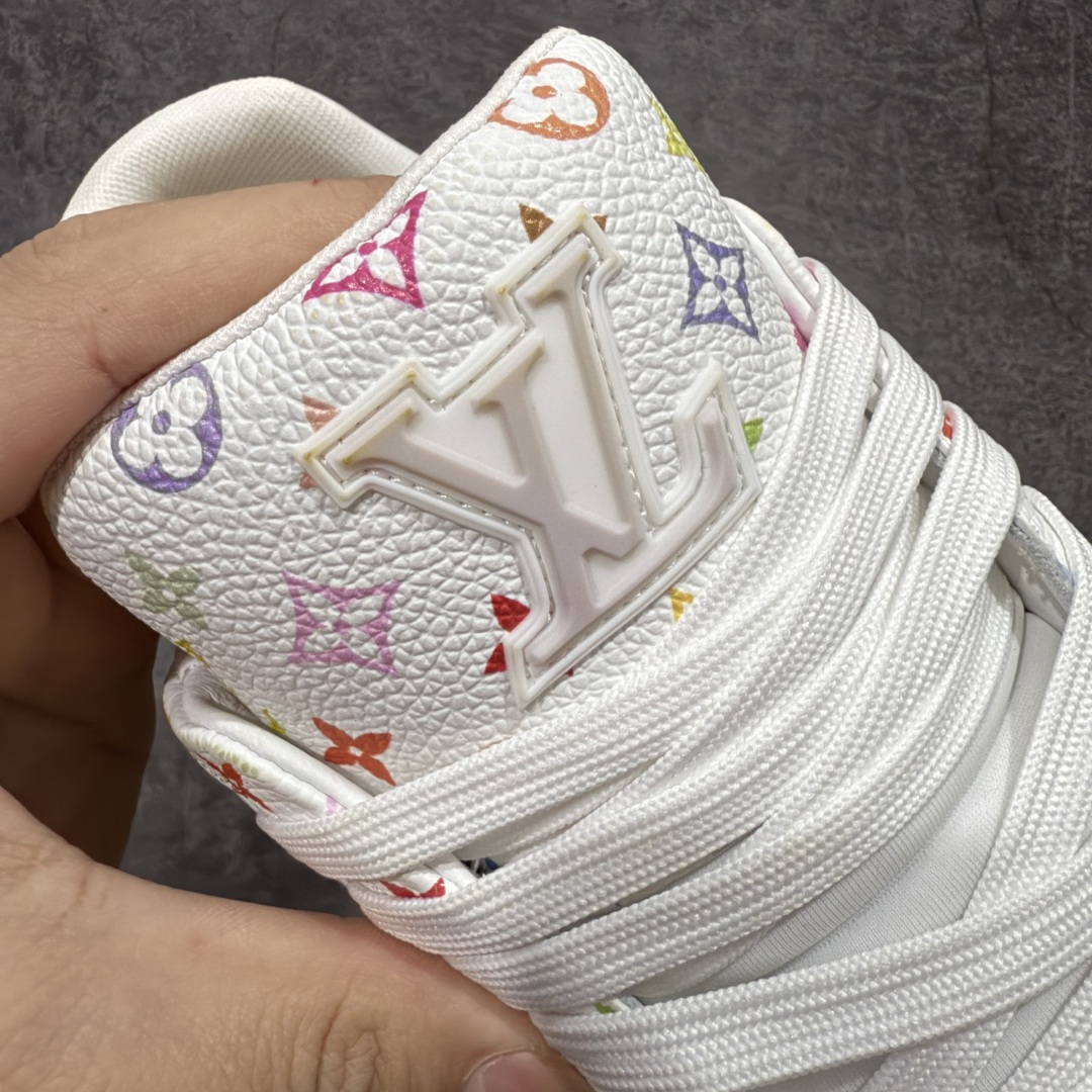 图片[6]-【天花板/Goat版】 市场最强版 没有之一的存在💪🏻 Louis Vuitton LV Trainer 系列全新版上架 手里有正品的可以对比下🆚懂货的看细节‼️ 此版品质是市场从未达到的新高度！ 整体版型 皮料 牛仔布的色差 压花纹路清晰度 后跟版型等等 都可以自行对比[机智]吊打市场所有货，怒甩十条街的那种，直接来正品对比图🆚，欢迎拿市场各大工厂的货来对比！ 尺码：35-45码-选品中心