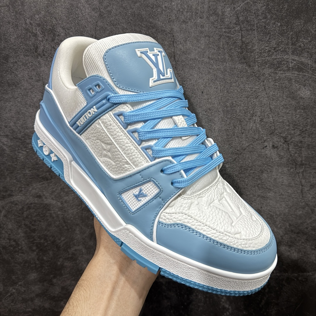 图片[3]-【天花板/Goat版】 市场最强版 没有之一的存在💪🏻 Louis Vuitton LV Trainer 系列全新版上架 手里有正品的可以对比下🆚懂货的看细节‼️ 此版品质是市场从未达到的新高度！ 整体版型 皮料 牛仔布的色差 压花纹路清晰度 后跟版型等等 都可以自行对比[机智]吊打市场所有货，怒甩十条街的那种，直接来正品对比图🆚，欢迎拿市场各大工厂的货来对比！ 尺码：35-45码-选品中心