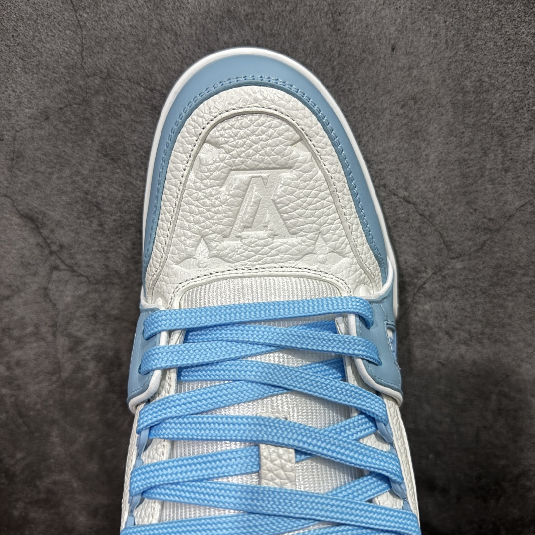 图片[5]-【天花板/Goat版】 市场最强版 没有之一的存在💪🏻 Louis Vuitton LV Trainer 系列全新版上架 手里有正品的可以对比下🆚懂货的看细节‼️ 此版品质是市场从未达到的新高度！ 整体版型 皮料 牛仔布的色差 压花纹路清晰度 后跟版型等等 都可以自行对比[机智]吊打市场所有货，怒甩十条街的那种，直接来正品对比图🆚，欢迎拿市场各大工厂的货来对比！ 尺码：35-45码-选品中心