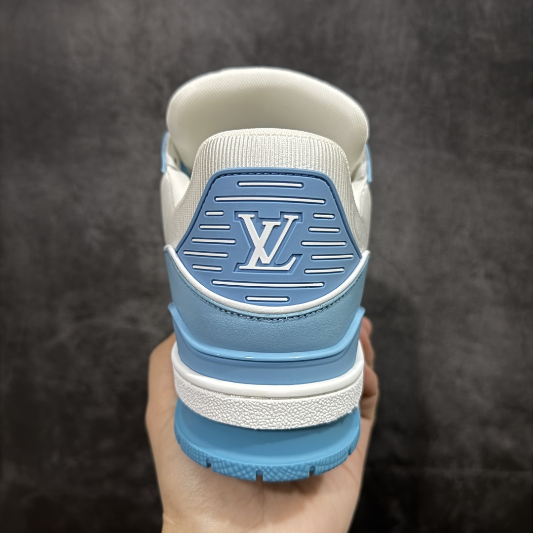 图片[4]-【天花板/Goat版】 市场最强版 没有之一的存在💪🏻 Louis Vuitton LV Trainer 系列全新版上架 手里有正品的可以对比下🆚懂货的看细节‼️ 此版品质是市场从未达到的新高度！ 整体版型 皮料 牛仔布的色差 压花纹路清晰度 后跟版型等等 都可以自行对比[机智]吊打市场所有货，怒甩十条街的那种，直接来正品对比图🆚，欢迎拿市场各大工厂的货来对比！ 尺码：35-45码-选品中心