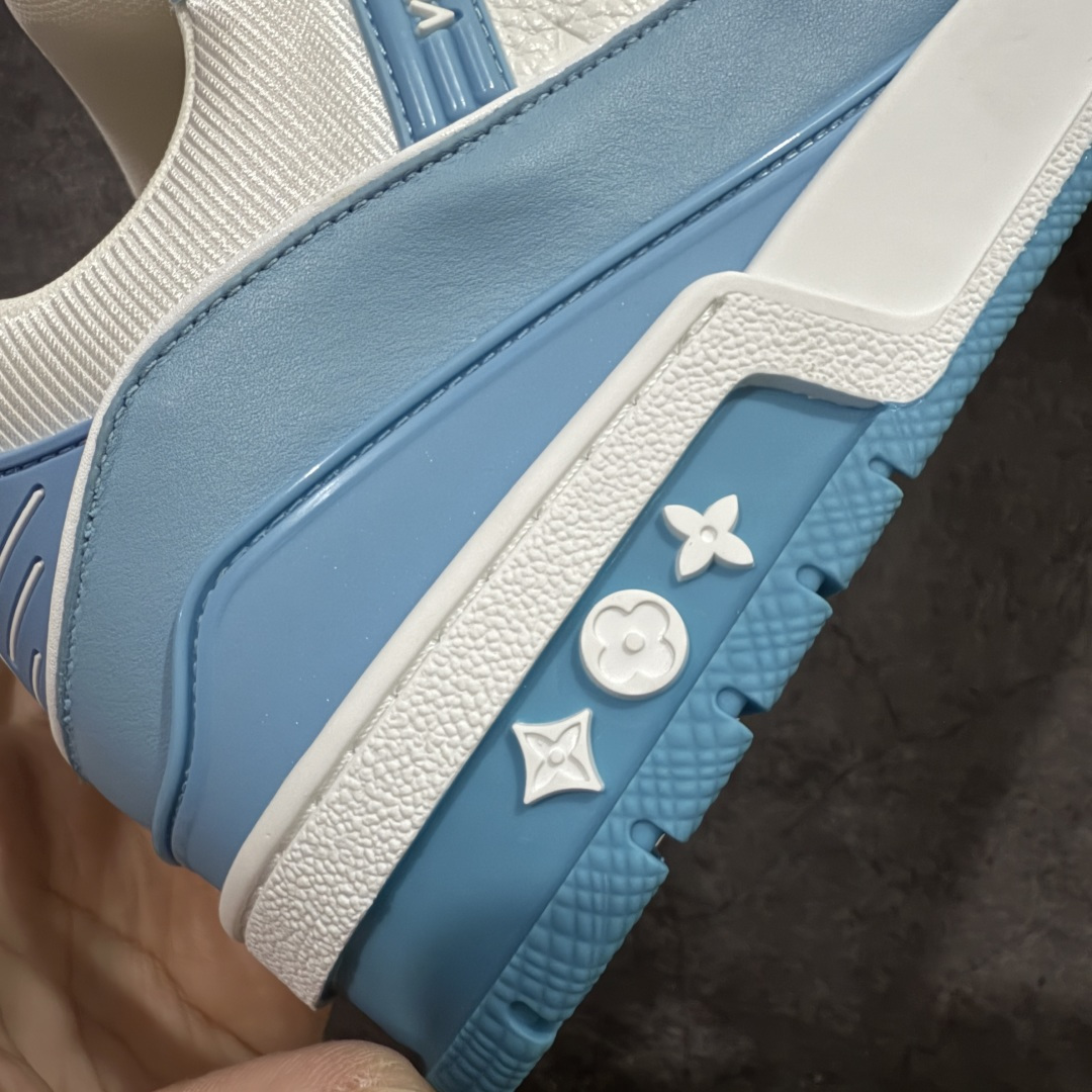 图片[3]-【天花板/Goat版】 市场最强版 没有之一的存在💪🏻 Louis Vuitton LV Trainer 系列全新版上架 手里有正品的可以对比下🆚懂货的看细节‼️ 此版品质是市场从未达到的新高度！ 整体版型 皮料 牛仔布的色差 压花纹路清晰度 后跟版型等等 都可以自行对比[机智]吊打市场所有货，怒甩十条街的那种，直接来正品对比图🆚，欢迎拿市场各大工厂的货来对比！ 尺码：35-45码-选品中心