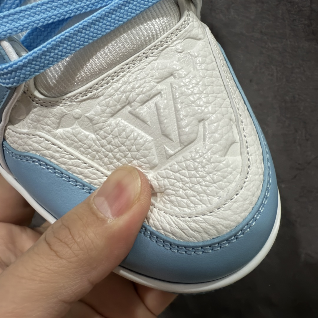 图片[5]-【天花板/Goat版】 市场最强版 没有之一的存在💪🏻 Louis Vuitton LV Trainer 系列全新版上架 手里有正品的可以对比下🆚懂货的看细节‼️ 此版品质是市场从未达到的新高度！ 整体版型 皮料 牛仔布的色差 压花纹路清晰度 后跟版型等等 都可以自行对比[机智]吊打市场所有货，怒甩十条街的那种，直接来正品对比图🆚，欢迎拿市场各大工厂的货来对比！ 尺码：35-45码-选品中心