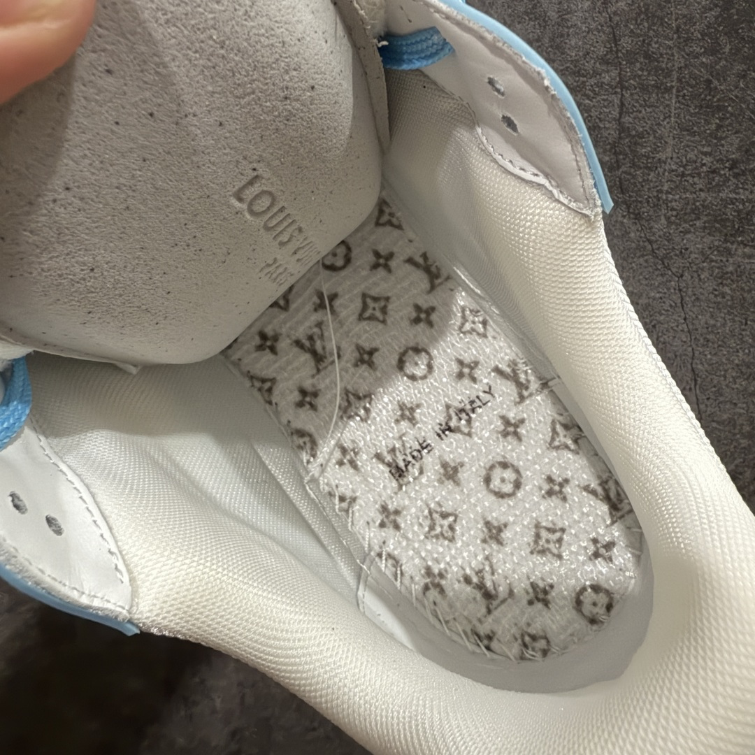 图片[9]-【天花板/Goat版】 市场最强版 没有之一的存在💪🏻 Louis Vuitton LV Trainer 系列全新版上架 手里有正品的可以对比下🆚懂货的看细节‼️ 此版品质是市场从未达到的新高度！ 整体版型 皮料 牛仔布的色差 压花纹路清晰度 后跟版型等等 都可以自行对比[机智]吊打市场所有货，怒甩十条街的那种，直接来正品对比图🆚，欢迎拿市场各大工厂的货来对比！ 尺码：35-45码-选品中心