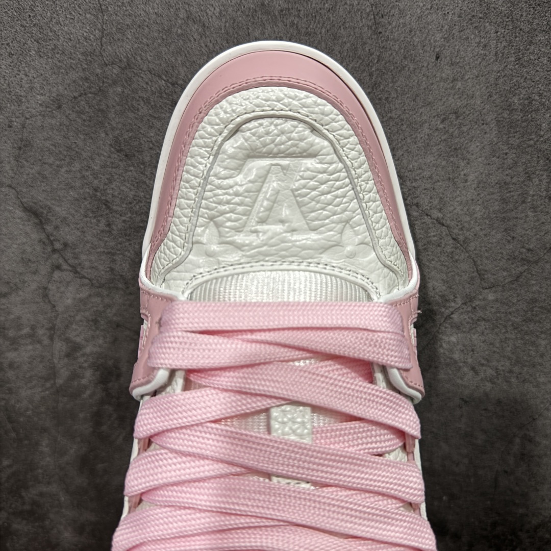 图片[5]-【天花板/Goat版】 市场最强版 没有之一的存在💪🏻 Louis Vuitton LV Trainer 系列全新版上架 手里有正品的可以对比下🆚懂货的看细节‼️ 此版品质是市场从未达到的新高度！ 整体版型 皮料 牛仔布的色差 压花纹路清晰度 后跟版型等等 都可以自行对比[机智]吊打市场所有货，怒甩十条街的那种，直接来正品对比图🆚，欢迎拿市场各大工厂的货来对比！ 尺码：35-45码-选品中心