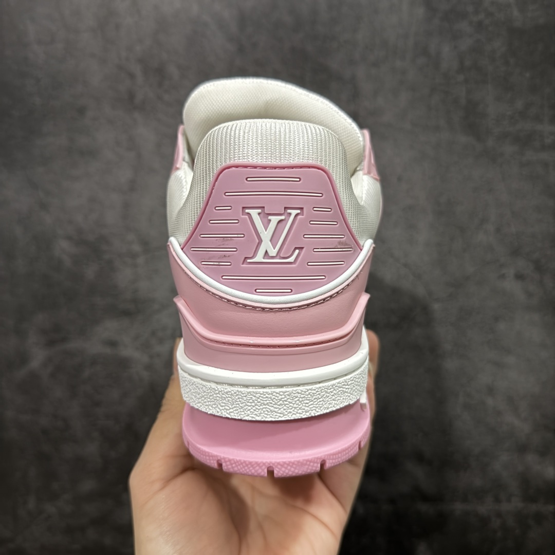 图片[4]-【天花板/Goat版】 市场最强版 没有之一的存在💪🏻 Louis Vuitton LV Trainer 系列全新版上架 手里有正品的可以对比下🆚懂货的看细节‼️ 此版品质是市场从未达到的新高度！ 整体版型 皮料 牛仔布的色差 压花纹路清晰度 后跟版型等等 都可以自行对比[机智]吊打市场所有货，怒甩十条街的那种，直接来正品对比图🆚，欢迎拿市场各大工厂的货来对比！ 尺码：35-45码-选品中心