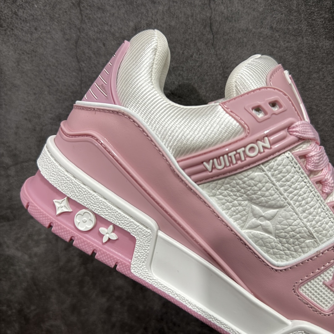 图片[7]-【天花板/Goat版】 市场最强版 没有之一的存在💪🏻 Louis Vuitton LV Trainer 系列全新版上架 手里有正品的可以对比下🆚懂货的看细节‼️ 此版品质是市场从未达到的新高度！ 整体版型 皮料 牛仔布的色差 压花纹路清晰度 后跟版型等等 都可以自行对比[机智]吊打市场所有货，怒甩十条街的那种，直接来正品对比图🆚，欢迎拿市场各大工厂的货来对比！ 尺码：35-45码-选品中心