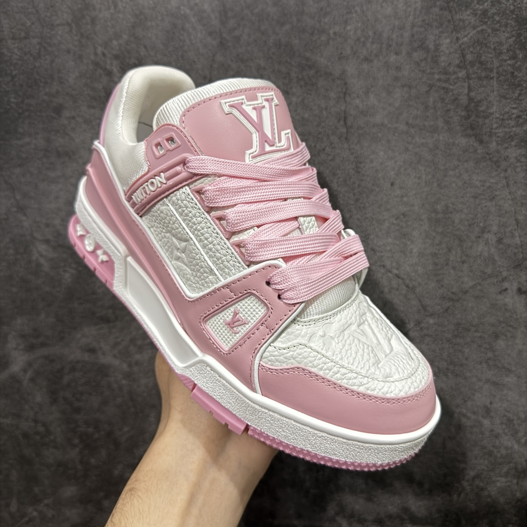 图片[3]-【天花板/Goat版】 市场最强版 没有之一的存在💪🏻 Louis Vuitton LV Trainer 系列全新版上架 手里有正品的可以对比下🆚懂货的看细节‼️ 此版品质是市场从未达到的新高度！ 整体版型 皮料 牛仔布的色差 压花纹路清晰度 后跟版型等等 都可以自行对比[机智]吊打市场所有货，怒甩十条街的那种，直接来正品对比图🆚，欢迎拿市场各大工厂的货来对比！ 尺码：35-45码-选品中心