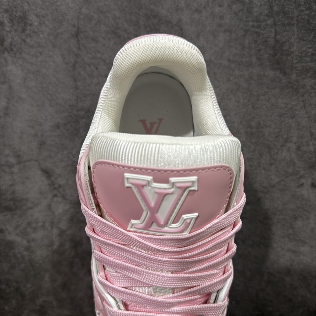 图片[8]-【天花板/Goat版】 市场最强版 没有之一的存在💪🏻 Louis Vuitton LV Trainer 系列全新版上架 手里有正品的可以对比下🆚懂货的看细节‼️ 此版品质是市场从未达到的新高度！ 整体版型 皮料 牛仔布的色差 压花纹路清晰度 后跟版型等等 都可以自行对比[机智]吊打市场所有货，怒甩十条街的那种，直接来正品对比图🆚，欢迎拿市场各大工厂的货来对比！ 尺码：35-45码-选品中心