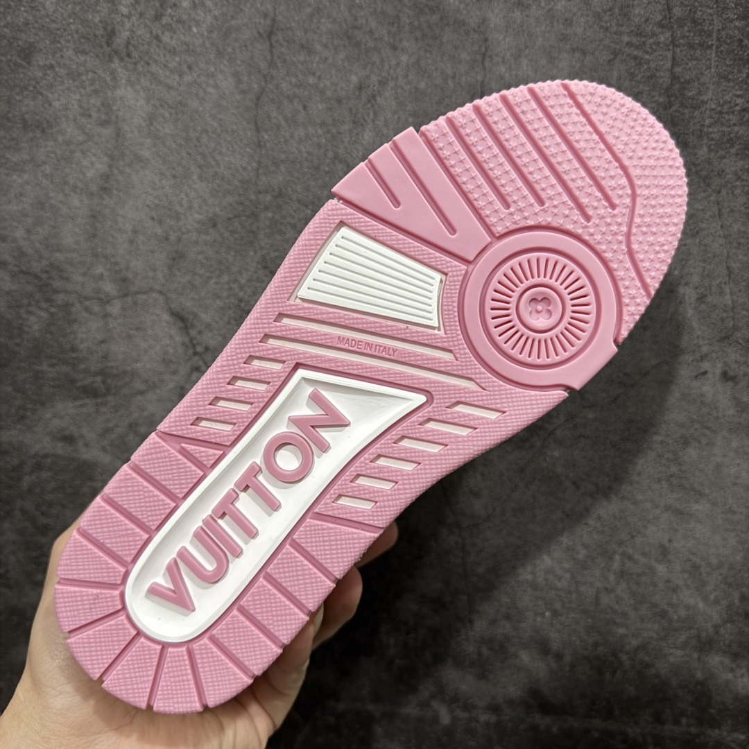 图片[9]-【天花板/Goat版】 市场最强版 没有之一的存在💪🏻 Louis Vuitton LV Trainer 系列全新版上架 手里有正品的可以对比下🆚懂货的看细节‼️ 此版品质是市场从未达到的新高度！ 整体版型 皮料 牛仔布的色差 压花纹路清晰度 后跟版型等等 都可以自行对比[机智]吊打市场所有货，怒甩十条街的那种，直接来正品对比图🆚，欢迎拿市场各大工厂的货来对比！ 尺码：35-45码-选品中心