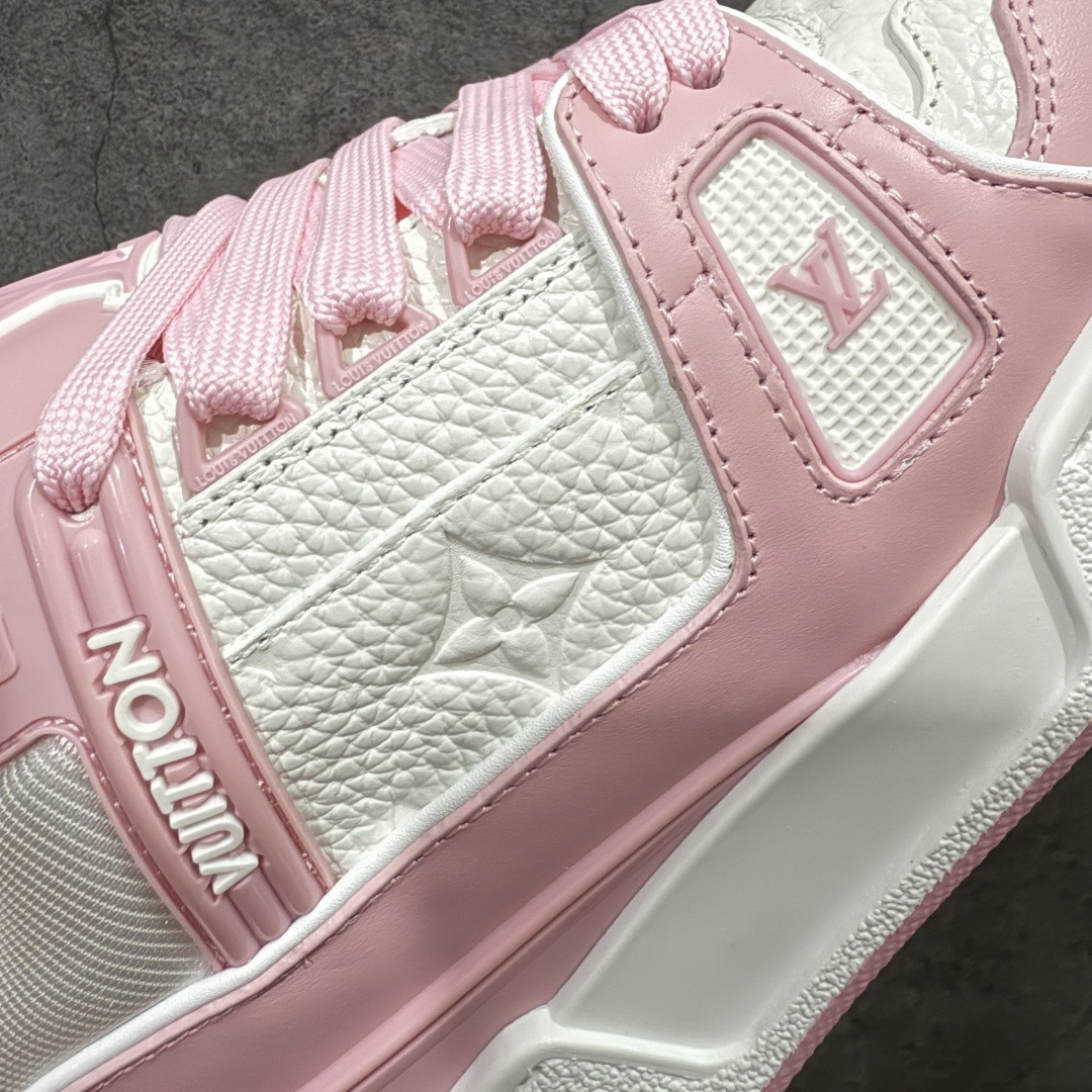 图片[4]-【天花板/Goat版】 市场最强版 没有之一的存在💪🏻 Louis Vuitton LV Trainer 系列全新版上架 手里有正品的可以对比下🆚懂货的看细节‼️ 此版品质是市场从未达到的新高度！ 整体版型 皮料 牛仔布的色差 压花纹路清晰度 后跟版型等等 都可以自行对比[机智]吊打市场所有货，怒甩十条街的那种，直接来正品对比图🆚，欢迎拿市场各大工厂的货来对比！ 尺码：35-45码-选品中心