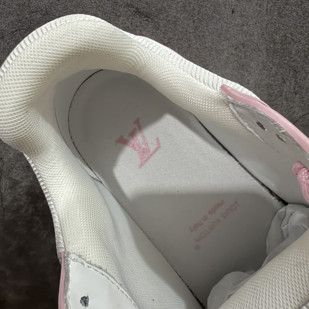 图片[8]-【天花板/Goat版】 市场最强版 没有之一的存在💪🏻 Louis Vuitton LV Trainer 系列全新版上架 手里有正品的可以对比下🆚懂货的看细节‼️ 此版品质是市场从未达到的新高度！ 整体版型 皮料 牛仔布的色差 压花纹路清晰度 后跟版型等等 都可以自行对比[机智]吊打市场所有货，怒甩十条街的那种，直接来正品对比图🆚，欢迎拿市场各大工厂的货来对比！ 尺码：35-45码-选品中心