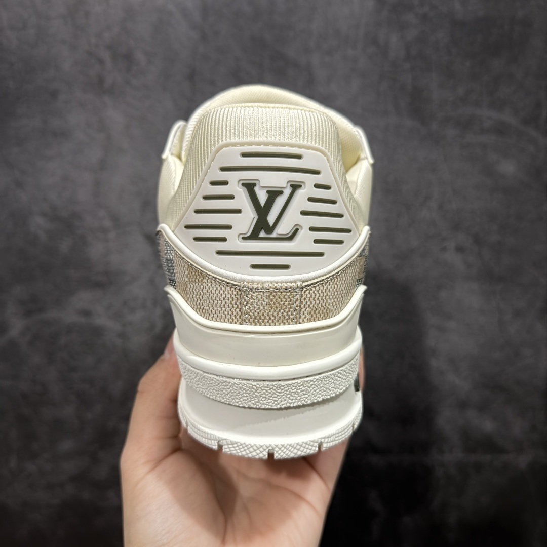 图片[4]-【天花板/Goat版】 市场最强版 没有之一的存在💪🏻 Louis Vuitton LV Trainer 系列全新版上架 手里有正品的可以对比下🆚懂货的看细节‼️ 此版品质是市场从未达到的新高度！ 整体版型 皮料 牛仔布的色差 压花纹路清晰度 后跟版型等等 都可以自行对比[机智]吊打市场所有货，怒甩十条街的那种，直接来正品对比图🆚，欢迎拿市场各大工厂的货来对比！ 尺码：35-45码-选品中心