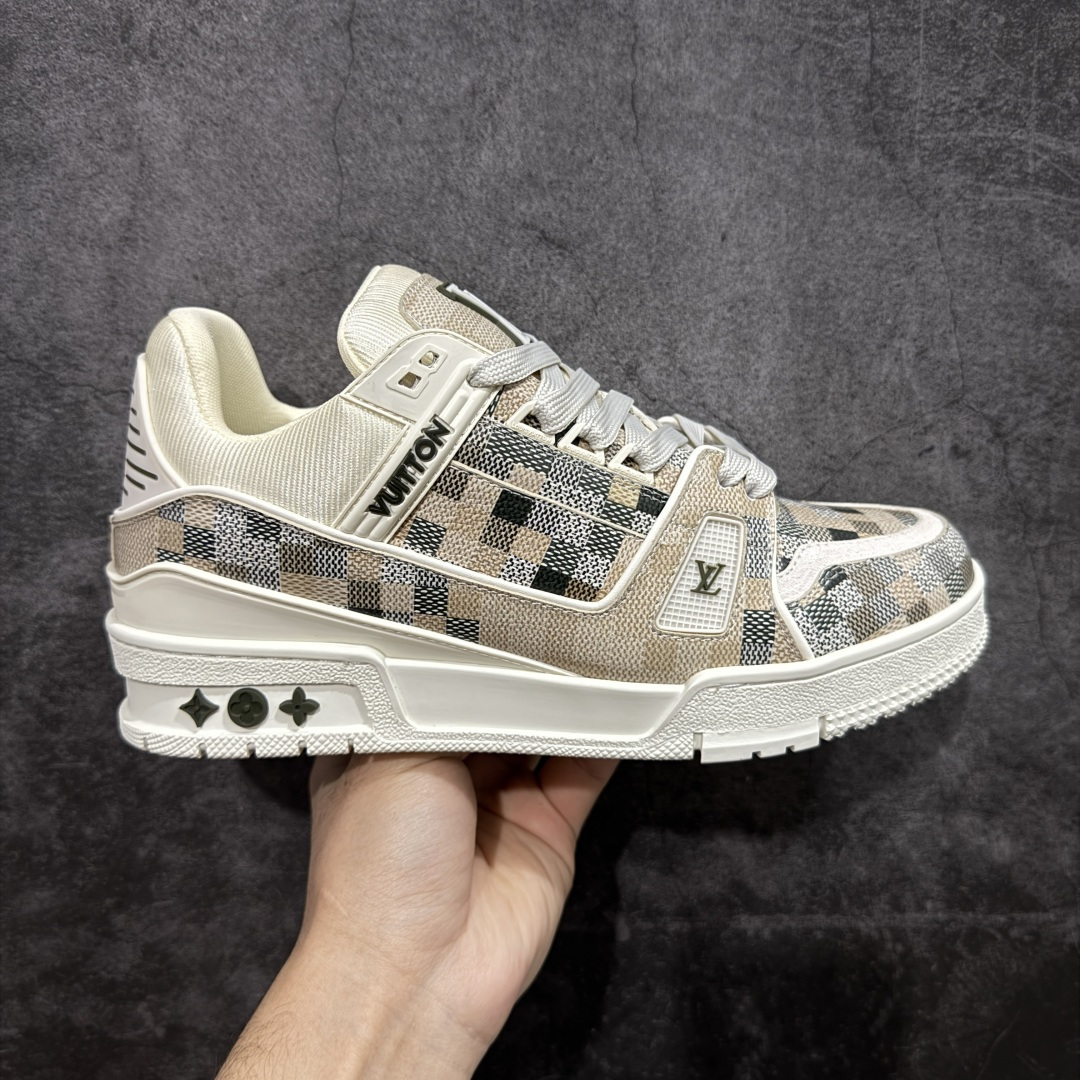 【天花板/Goat版】 市场最强版 没有之一的存在💪🏻 Louis Vuitton LV Trainer 系列全新版上架 手里有正品的可以对比下🆚懂货的看细节‼️ 此版品质是市场从未达到的新高度！ 整体版型 皮料 牛仔布的色差 压花纹路清晰度 后跟版型等等 都可以自行对比[机智]吊打市场所有货，怒甩十条街的那种，直接来正品对比图🆚，欢迎拿市场各大工厂的货来对比！ 尺码：35-45码-选品中心