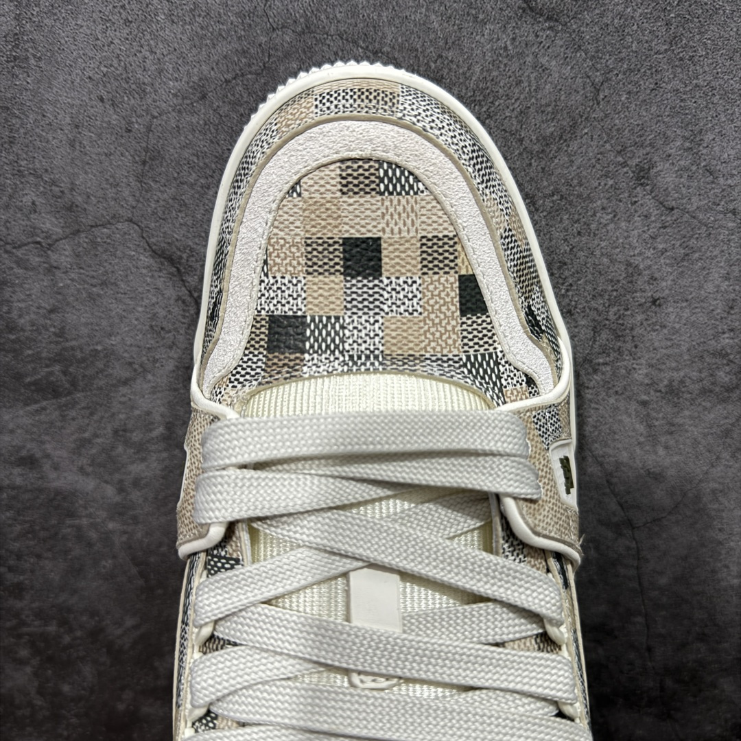 图片[5]-【天花板/Goat版】 市场最强版 没有之一的存在💪🏻 Louis Vuitton LV Trainer 系列全新版上架 手里有正品的可以对比下🆚懂货的看细节‼️ 此版品质是市场从未达到的新高度！ 整体版型 皮料 牛仔布的色差 压花纹路清晰度 后跟版型等等 都可以自行对比[机智]吊打市场所有货，怒甩十条街的那种，直接来正品对比图🆚，欢迎拿市场各大工厂的货来对比！ 尺码：35-45码-选品中心