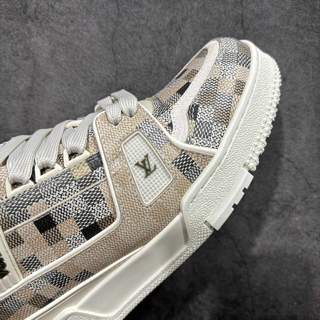 图片[6]-【天花板/Goat版】 市场最强版 没有之一的存在💪🏻 Louis Vuitton LV Trainer 系列全新版上架 手里有正品的可以对比下🆚懂货的看细节‼️ 此版品质是市场从未达到的新高度！ 整体版型 皮料 牛仔布的色差 压花纹路清晰度 后跟版型等等 都可以自行对比[机智]吊打市场所有货，怒甩十条街的那种，直接来正品对比图🆚，欢迎拿市场各大工厂的货来对比！ 尺码：35-45码-选品中心