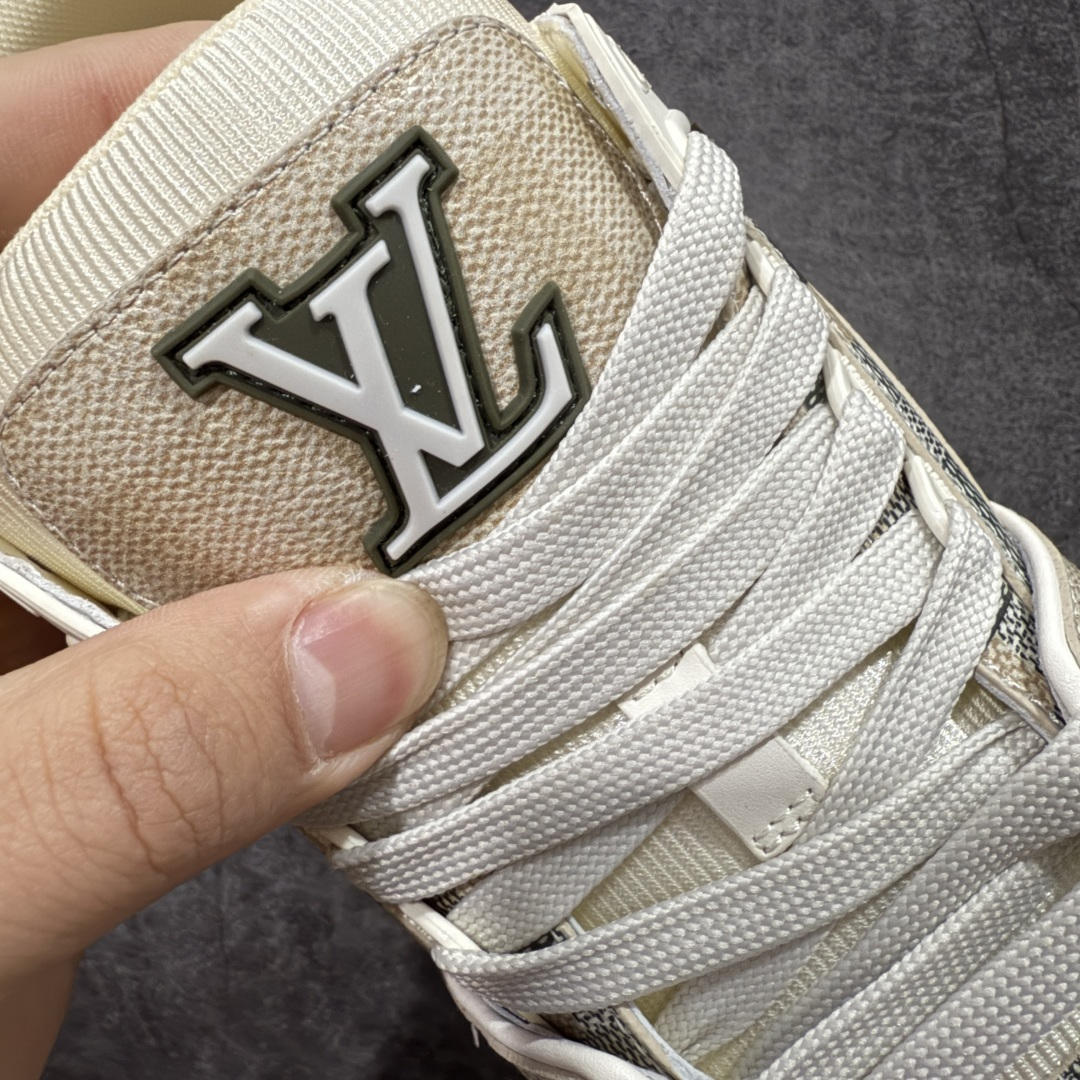 图片[6]-【天花板/Goat版】 市场最强版 没有之一的存在💪🏻 Louis Vuitton LV Trainer 系列全新版上架 手里有正品的可以对比下🆚懂货的看细节‼️ 此版品质是市场从未达到的新高度！ 整体版型 皮料 牛仔布的色差 压花纹路清晰度 后跟版型等等 都可以自行对比[机智]吊打市场所有货，怒甩十条街的那种，直接来正品对比图🆚，欢迎拿市场各大工厂的货来对比！ 尺码：35-45码-选品中心