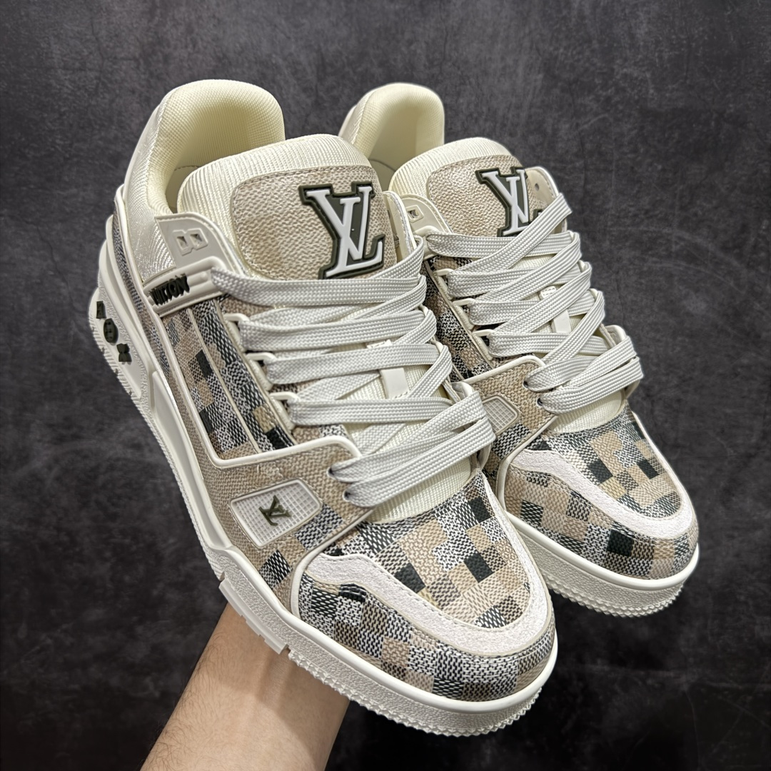 【天花板/Goat版】 市场最强版 没有之一的存在💪🏻 Louis Vuitton LV Trainer 系列全新版上架 手里有正品的可以对比下🆚懂货的看细节‼️ 此版品质是市场从未达到的新高度！ 整体版型 皮料 牛仔布的色差 压花纹路清晰度 后跟版型等等 都可以自行对比[机智]吊打市场所有货，怒甩十条街的那种，直接来正品对比图🆚，欢迎拿市场各大工厂的货来对比！ 尺码：35-45码-选品中心