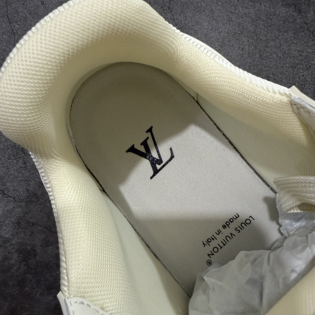 图片[8]-【天花板/Goat版】 市场最强版 没有之一的存在💪🏻 Louis Vuitton LV Trainer 系列全新版上架 手里有正品的可以对比下🆚懂货的看细节‼️ 此版品质是市场从未达到的新高度！ 整体版型 皮料 牛仔布的色差 压花纹路清晰度 后跟版型等等 都可以自行对比[机智]吊打市场所有货，怒甩十条街的那种，直接来正品对比图🆚，欢迎拿市场各大工厂的货来对比！ 尺码：35-45码-选品中心