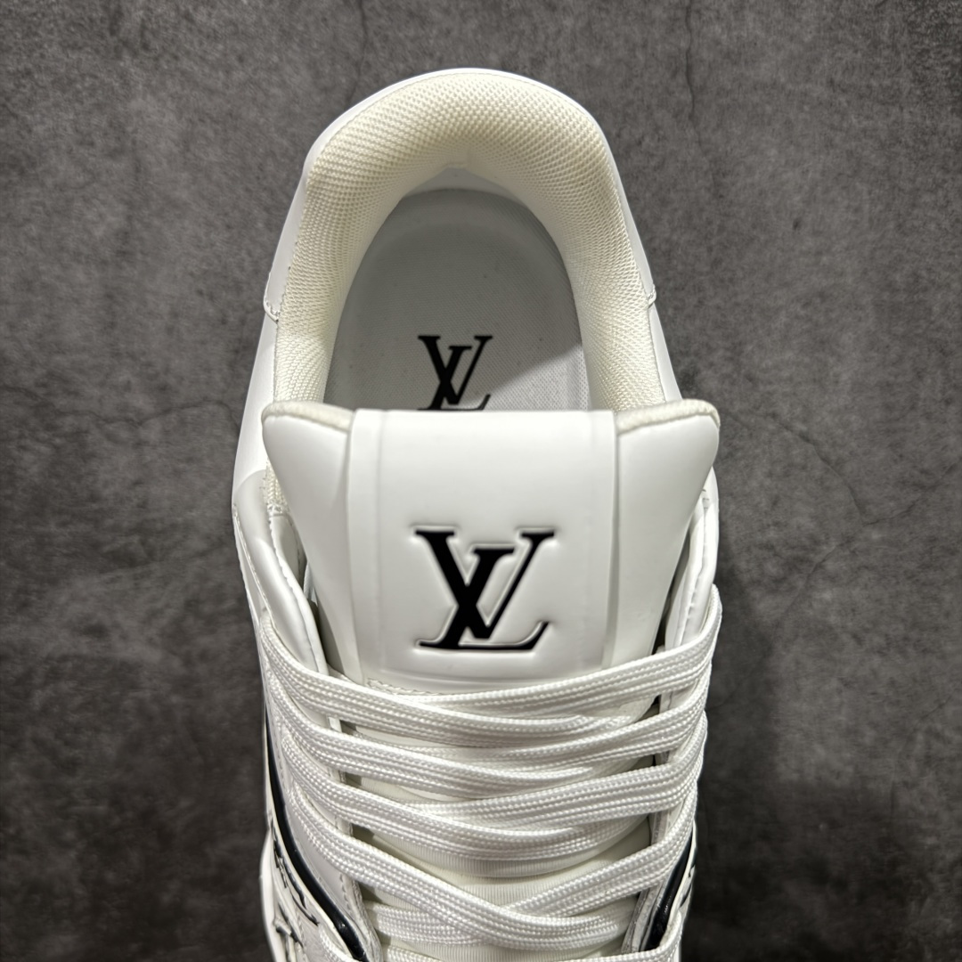 图片[8]-【天花板/Goat版】 市场最强版 没有之一的存在💪🏻 Louis Vuitton LV Trainer 系列全新版上架 手里有正品的可以对比下🆚懂货的看细节‼️ 此版品质是市场从未达到的新高度！ 整体版型 皮料 牛仔布的色差 压花纹路清晰度 后跟版型等等 都可以自行对比[机智]吊打市场所有货，怒甩十条街的那种，直接来正品对比图🆚，欢迎拿市场各大工厂的货来对比！ 尺码：35-45码-选品中心