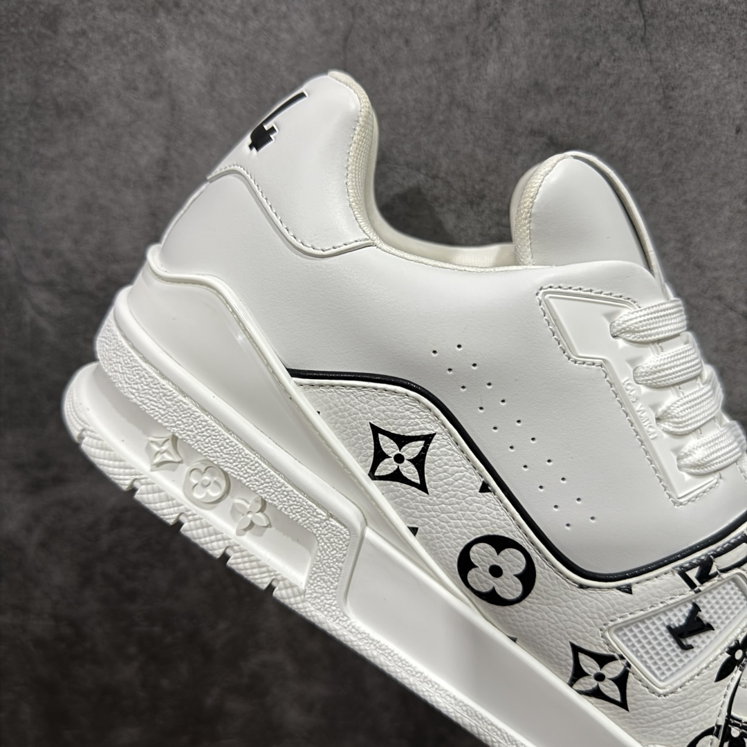 图片[7]-【天花板/Goat版】 市场最强版 没有之一的存在💪🏻 Louis Vuitton LV Trainer 系列全新版上架 手里有正品的可以对比下🆚懂货的看细节‼️ 此版品质是市场从未达到的新高度！ 整体版型 皮料 牛仔布的色差 压花纹路清晰度 后跟版型等等 都可以自行对比[机智]吊打市场所有货，怒甩十条街的那种，直接来正品对比图🆚，欢迎拿市场各大工厂的货来对比！ 尺码：35-45码-选品中心